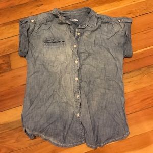 Short sleeve button up chambray