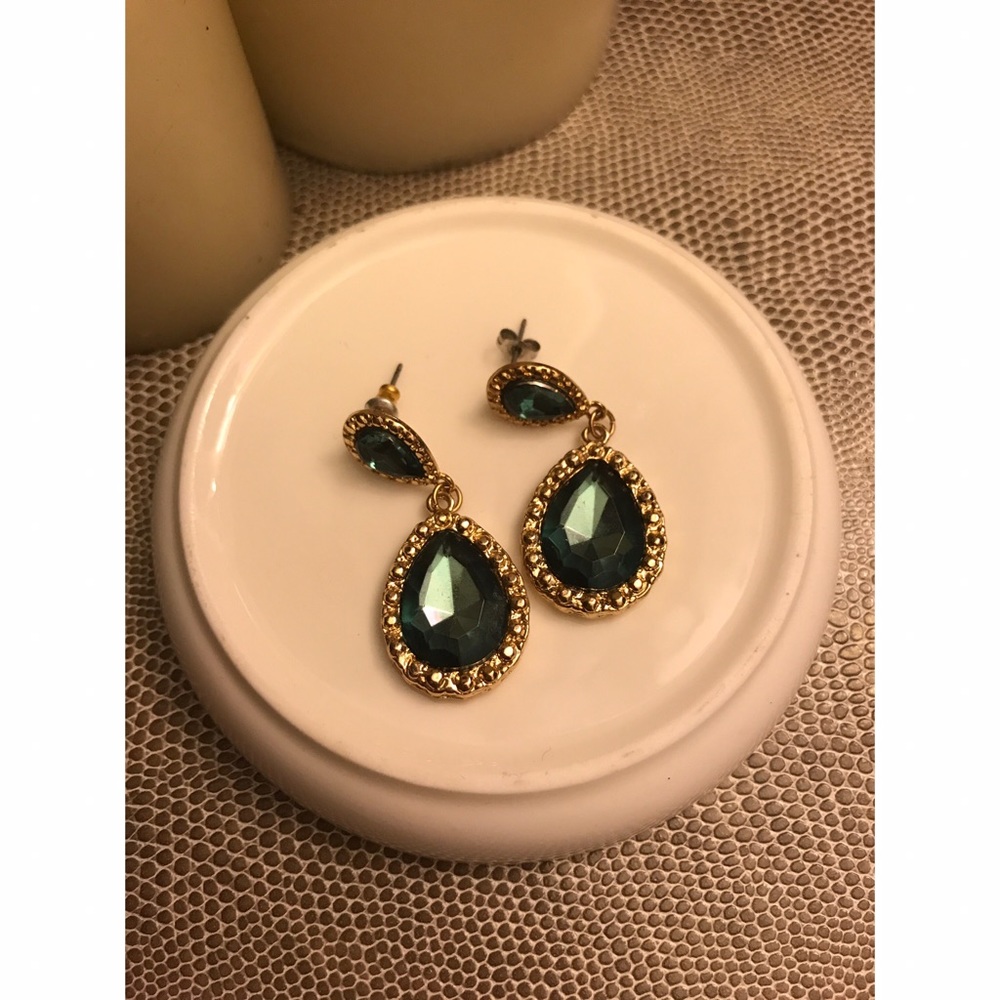 Emerald Green Tear Drop Dangle Earrings