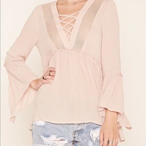 🌸SALE🌸Crisscross front trapeze top