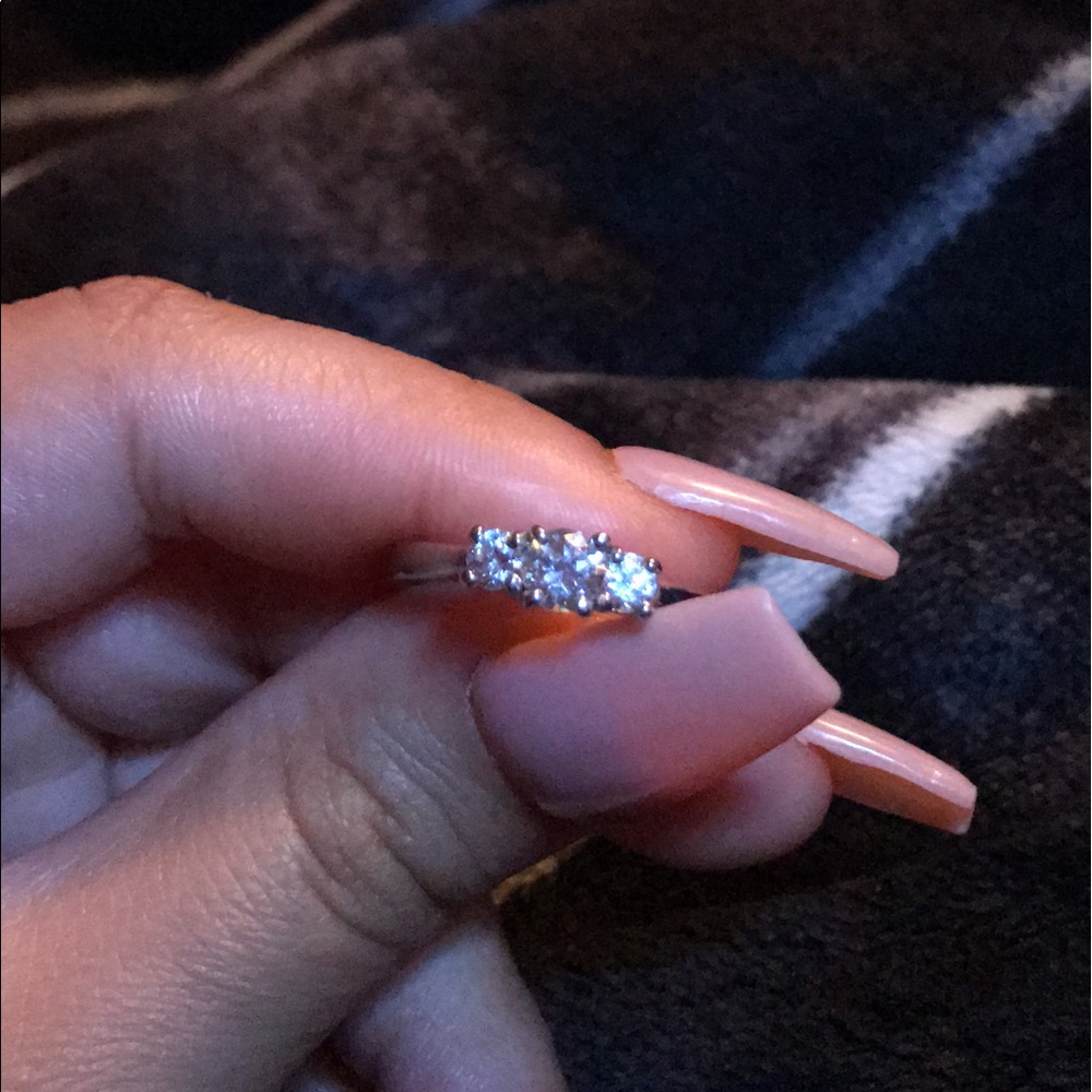 1 carat diamond engagement ring
