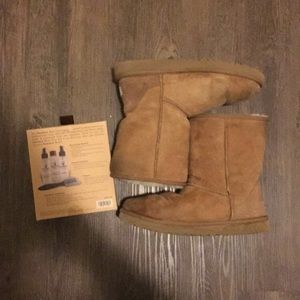 🚨SOLD ON MERCARI 🚨Ugg boots