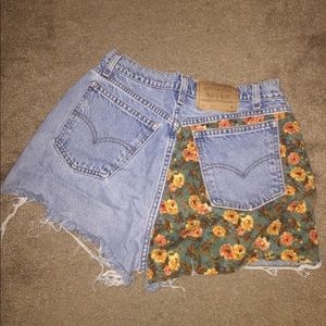 High waisted Levi shorts with floral