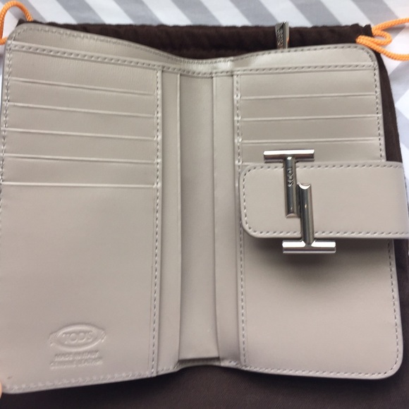 Tods Double T Wallet - Picture 2 of 5
