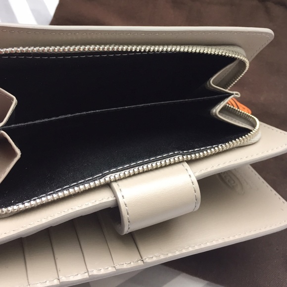 Tods Double T Wallet - Picture 3 of 5