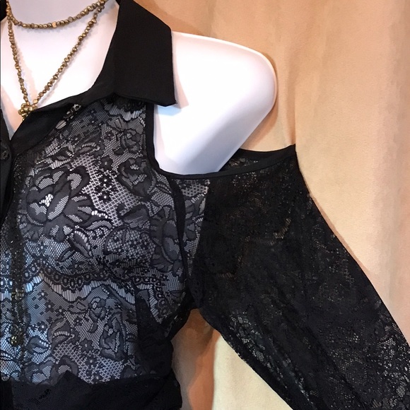 Venus Cold-Shoulder Lace Blouse - Picture 3 of 5
