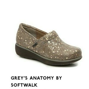 Grays Anatomy Meredith clogs (softwalk)