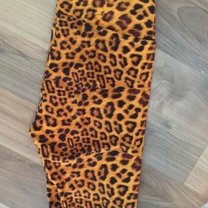 Lularoe leopard OS tights