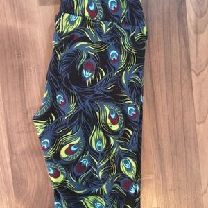 Lularoe peacock feather leggings!