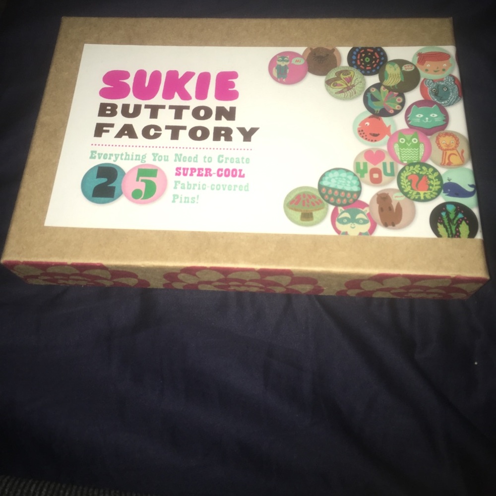 evrything uneed 2 create 25 fabric coverd buttons