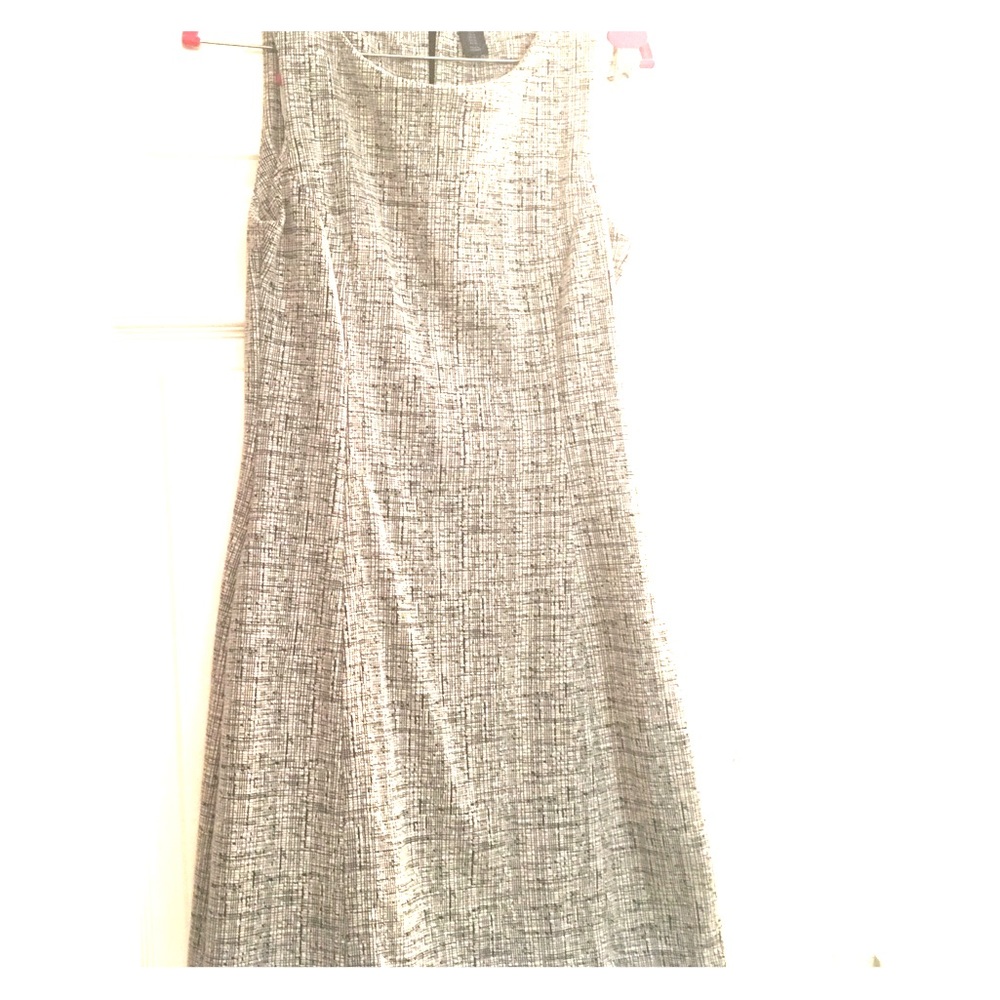 Black and white stretchy sheath dress