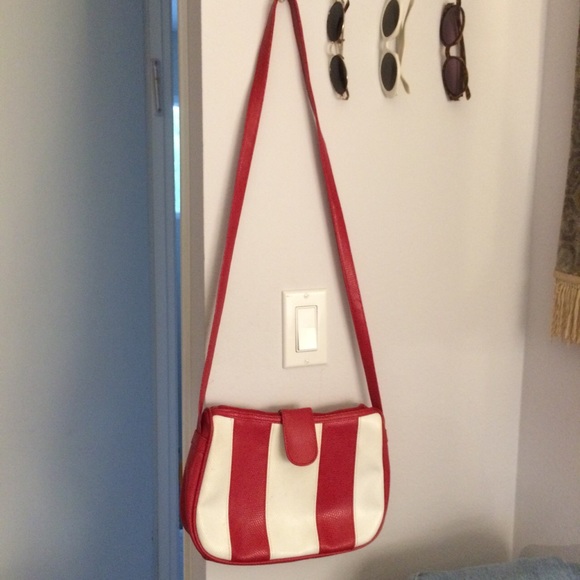 Red and white striped faux rattle snake purse - Picture 2 of 3