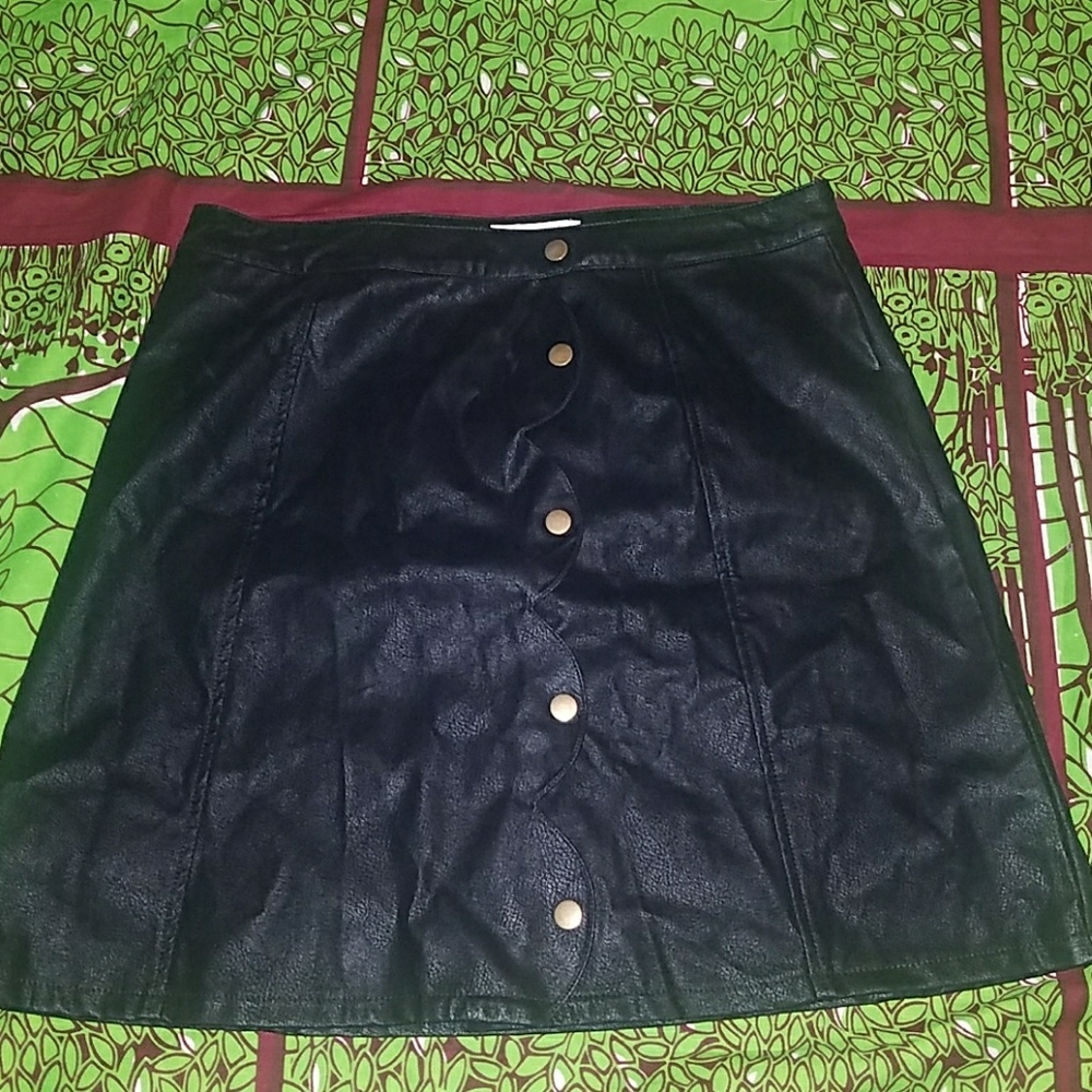 Black skirt with buttons