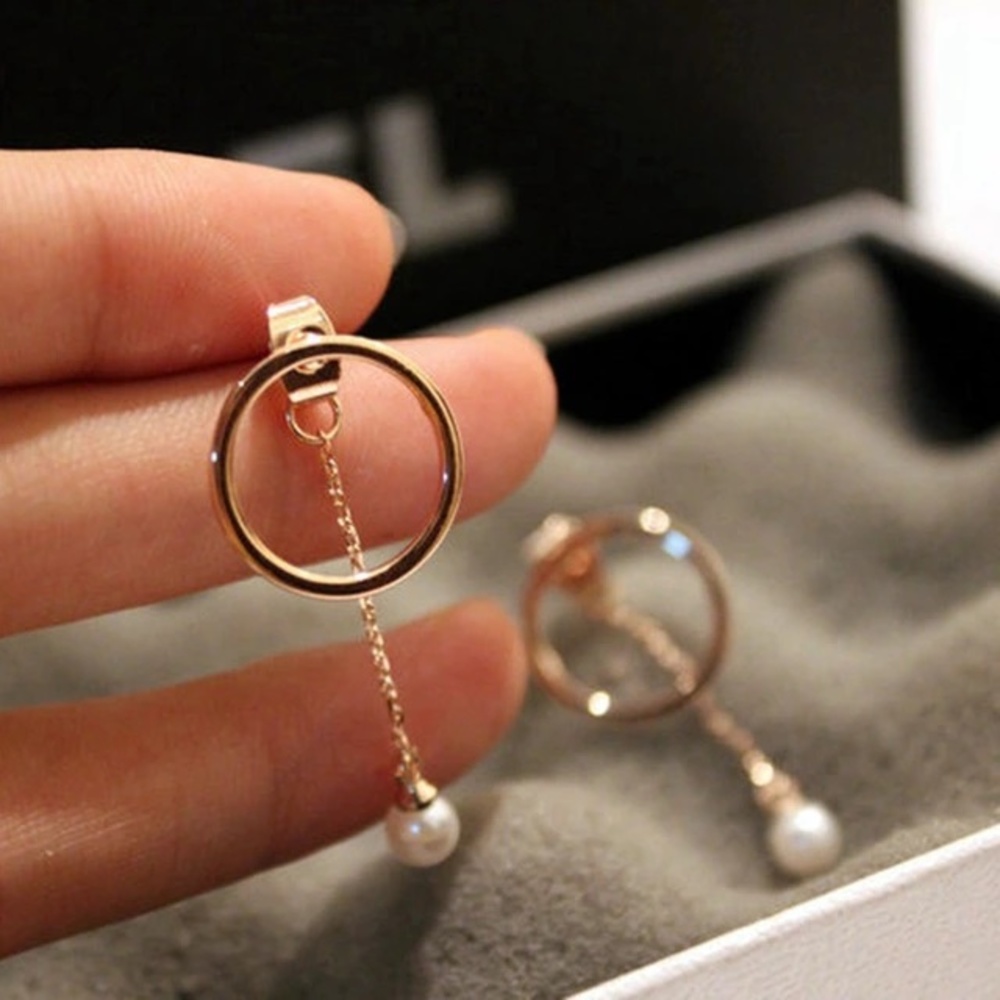 Beautiful Design ! TRENDY ! - Picture 2 of 4