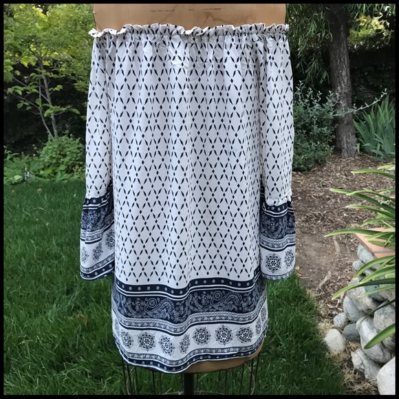 Off-Shoulder Dress - Picture 5 of 8