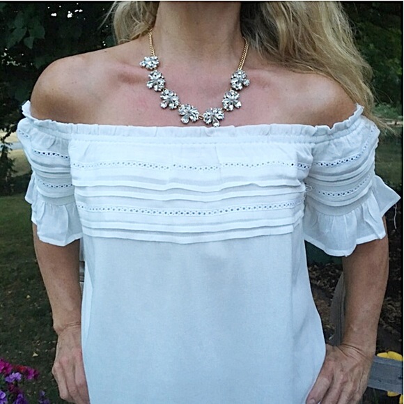 Eyelet Off-Shoulder Top - Picture 2 of 3