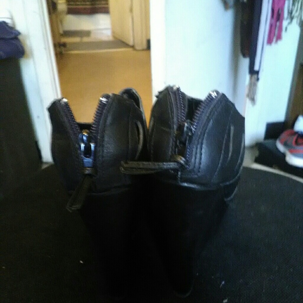 Shoes - Picture 4 of 4