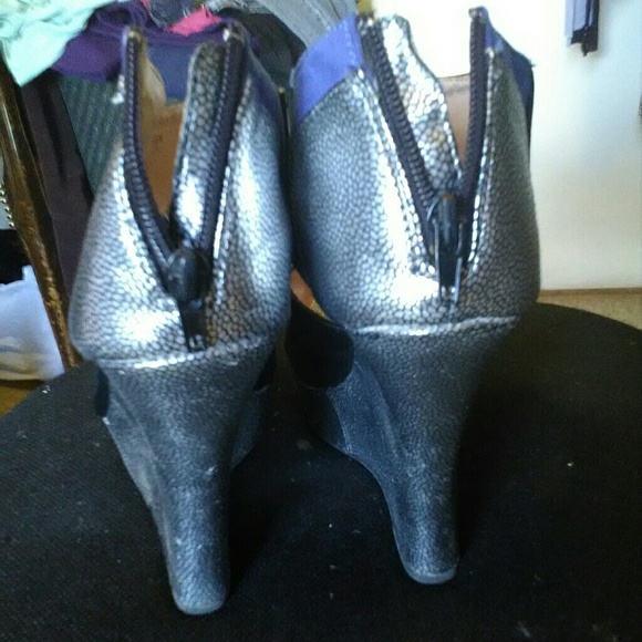 Shoes - Picture 3 of 3