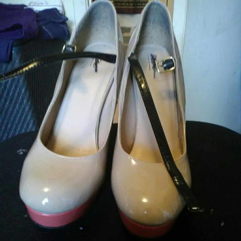 Shoes - Picture 2 of 2