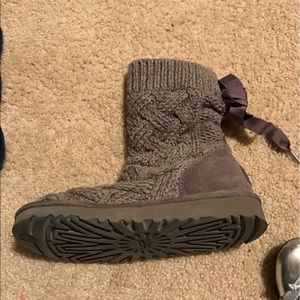 Kids grey cardy bow uggs size 13