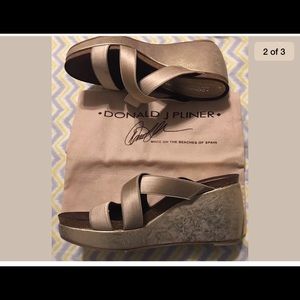 Donald J Pliner Wedge Sandals Size 8.5