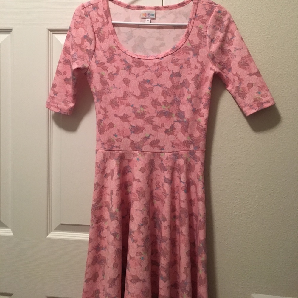 LulaRoe Nicole Pink floral dress👗