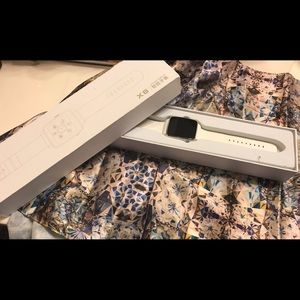 WATCH DIGITAL YOU CAN USE A SIM CARD AND MEMORY.