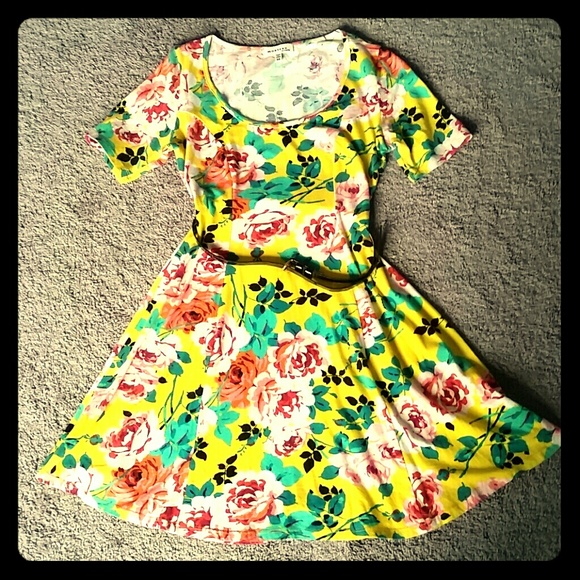 Monteau Dresses & Skirts - Yellow floral dress