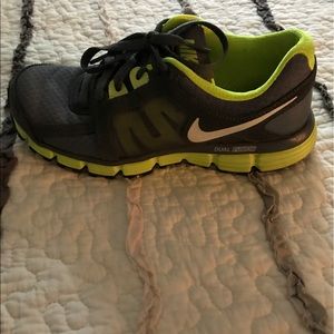 Size 7 nike tennis shoes