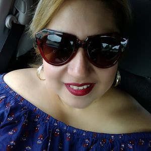 Meet your Posher, Claudia