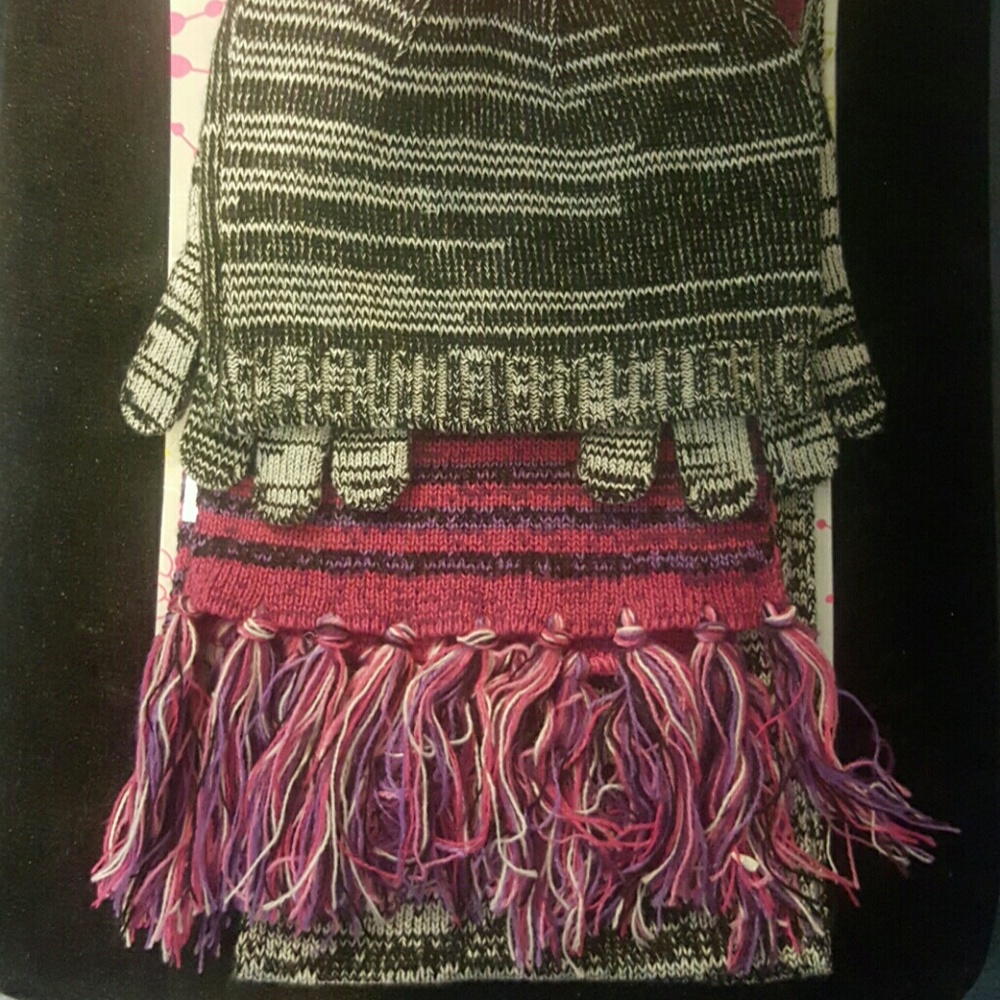 Scarf, hat and glove set