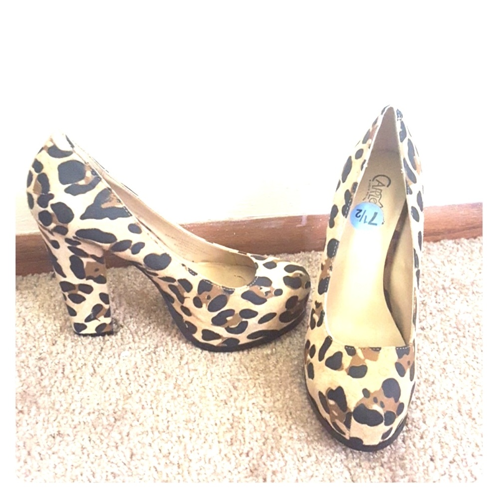 Carlos Santana Leopard print heels