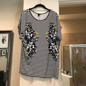 Ann Taylor black and white top with floral detail