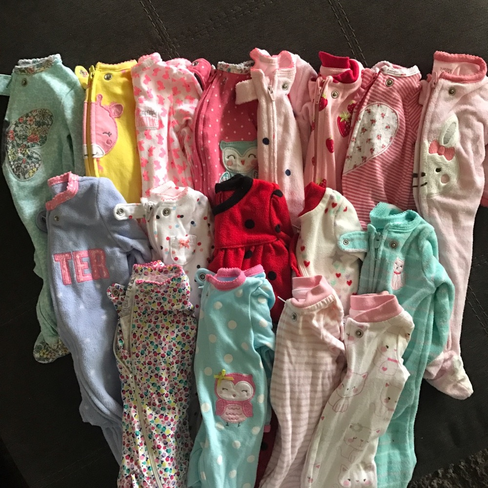 SOLD ⬇️ Newborn zip pjs
