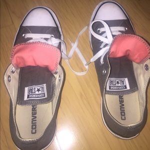 Dark grey converse with peachy pink tongue