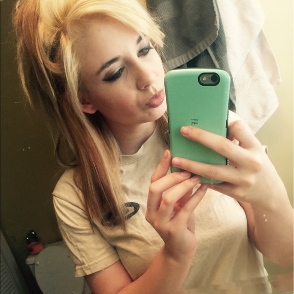 Meet your Posher, Brecken - Picture 1 of 1