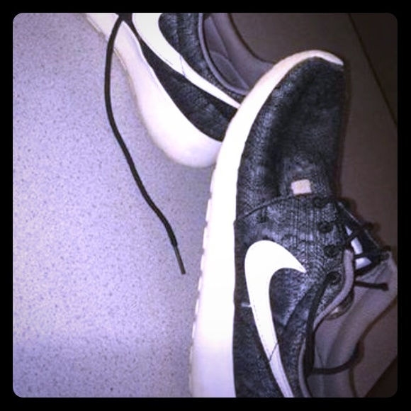 Nike roshes - Picture 1 of 4