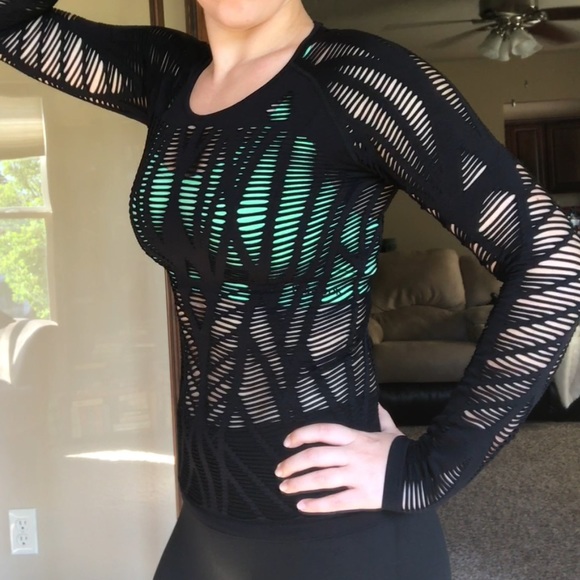 SOLD OUT|| ADIRA Mesh Yoga Top - Picture 6 of 8