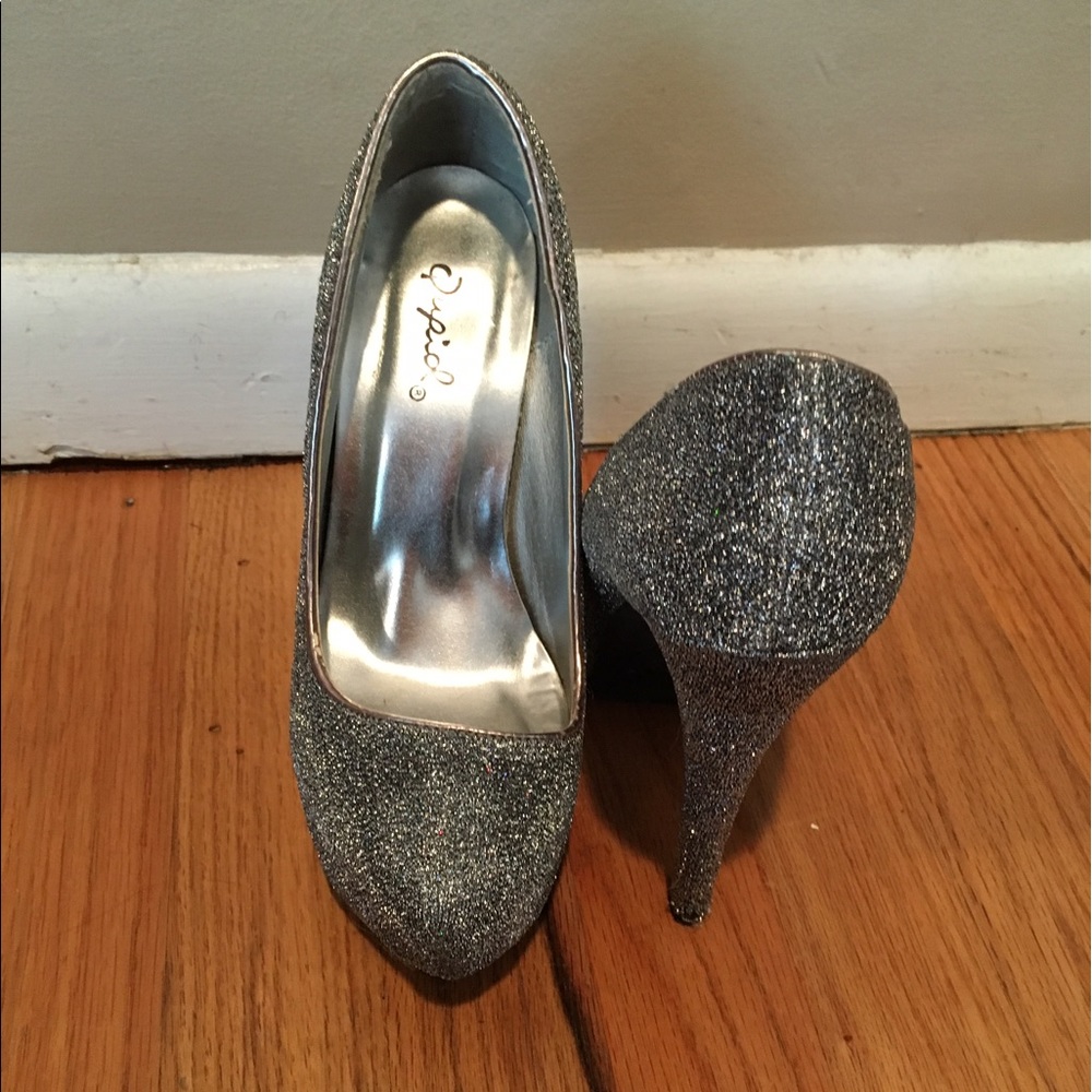 Sparkled high heel pumps