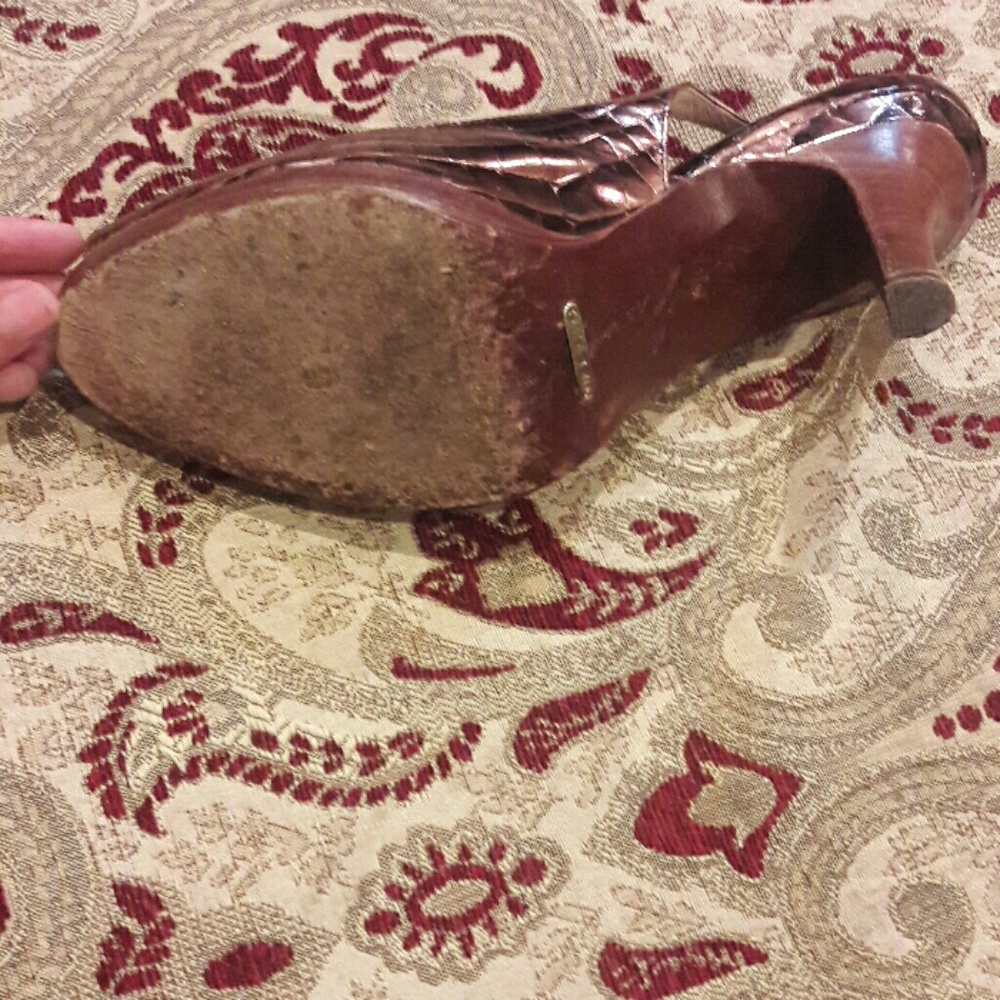 Beautiful peep toes alligator inspired shoes - Picture 4 of 5