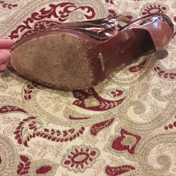 Beautiful peep toes alligator inspired shoes - Picture 4 of 5