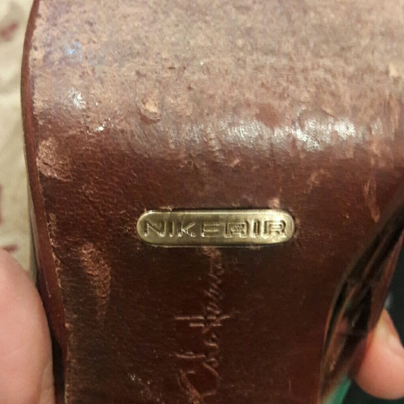 Beautiful peep toes alligator inspired shoes - Picture 5 of 5