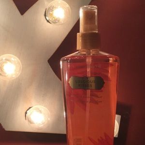Victoria Secret Lucious Kisses spray