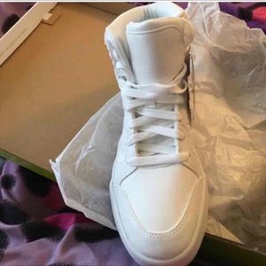 ADIDAS NEW WITH TAGS RALEIGH MID WOMANS SIZE 9