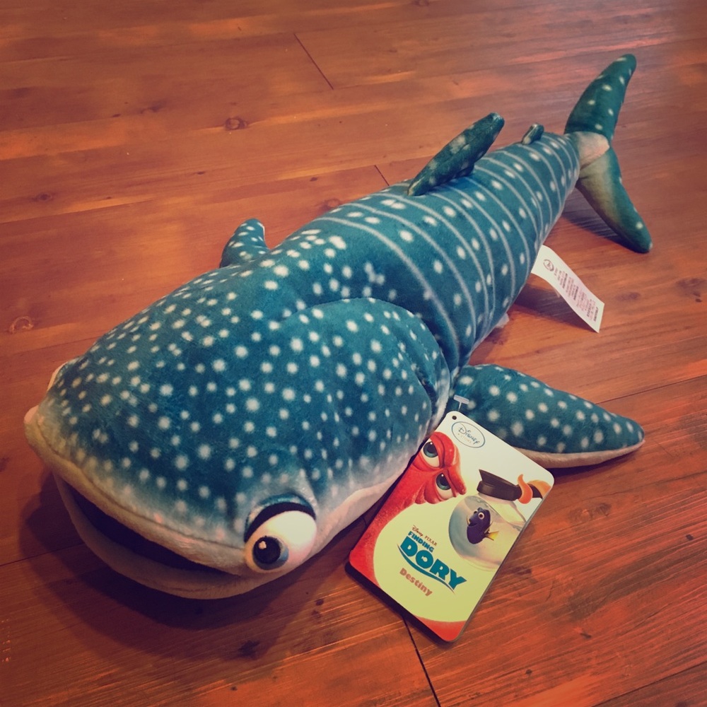 NWT Disney Store Finding Dory stuffed whale shark
