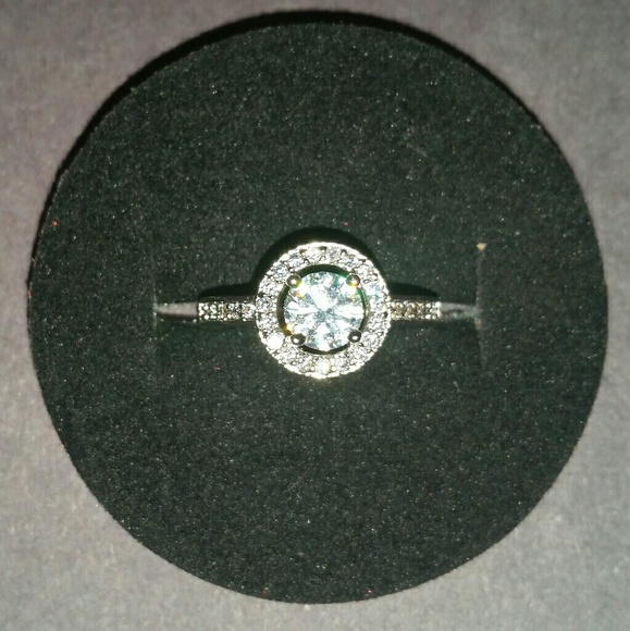 🆕Bella💍NWT, 1ct CZ, S925, Engagement Ring, Sz 7 - Picture 2 of 6