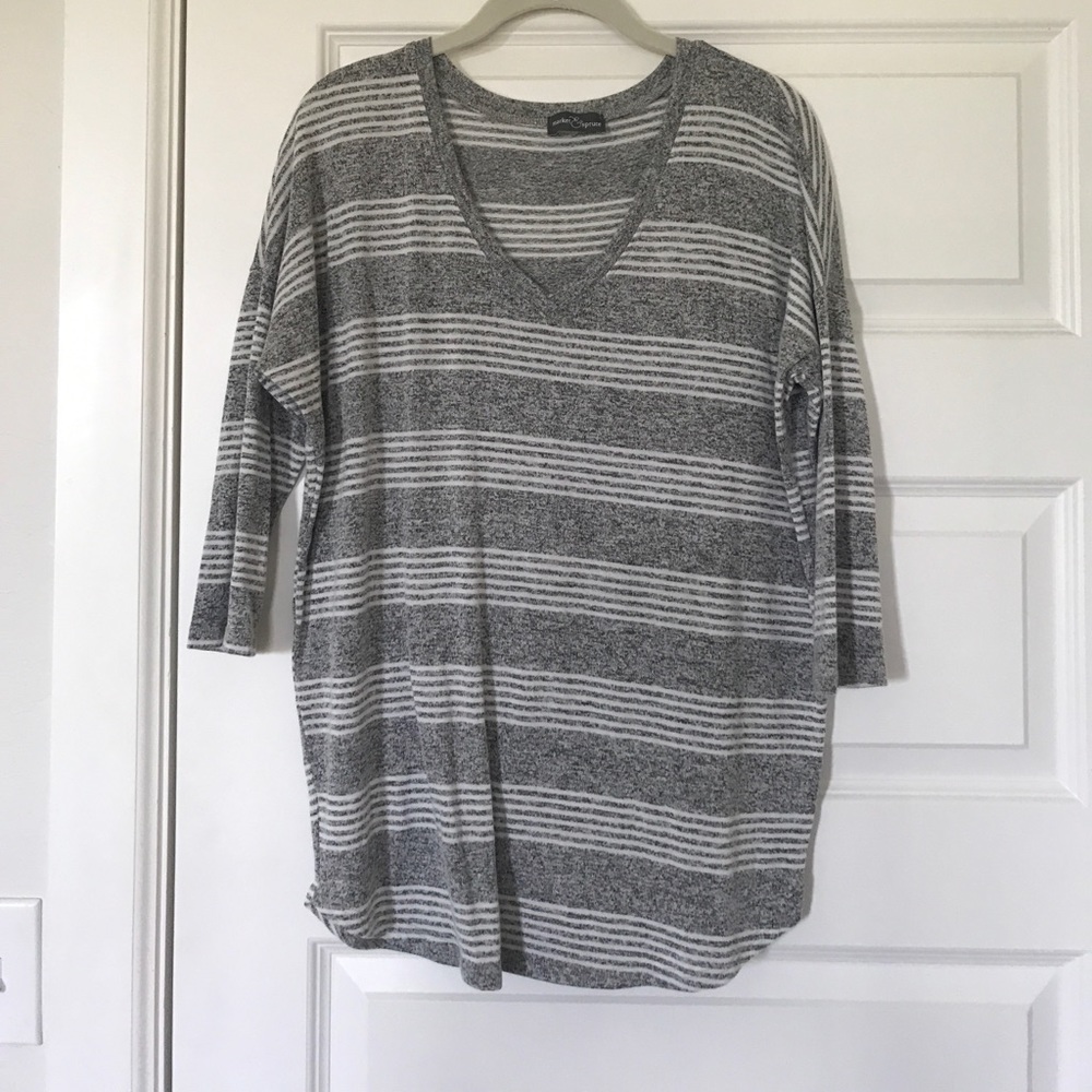 Ultra comfortable sweater top. Gray stripe