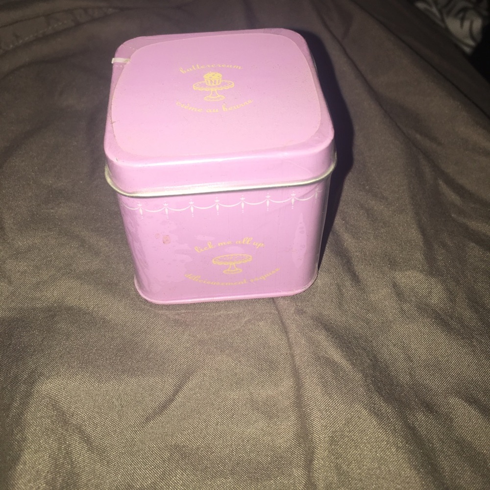 RARE AVON Mark Toute Sweet buttercream body powder