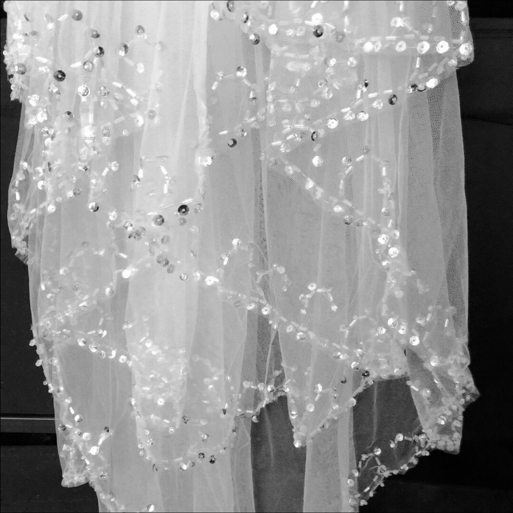 Wedding veil off white color never worn
