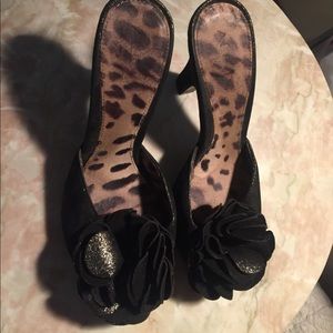 Aldo slide with flower appliqué on top