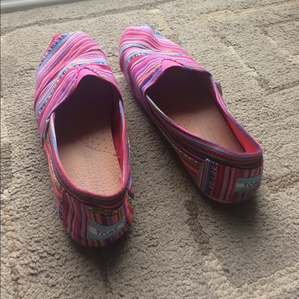 Toms size 9 shoe